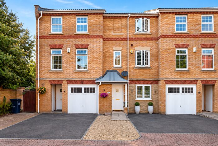 3 Bedroom Town House For Sale In Porthallow Close, Orpington, BR6