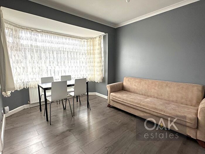 2 Bedroom Maisonette To Rent In Briar Close, London, N13