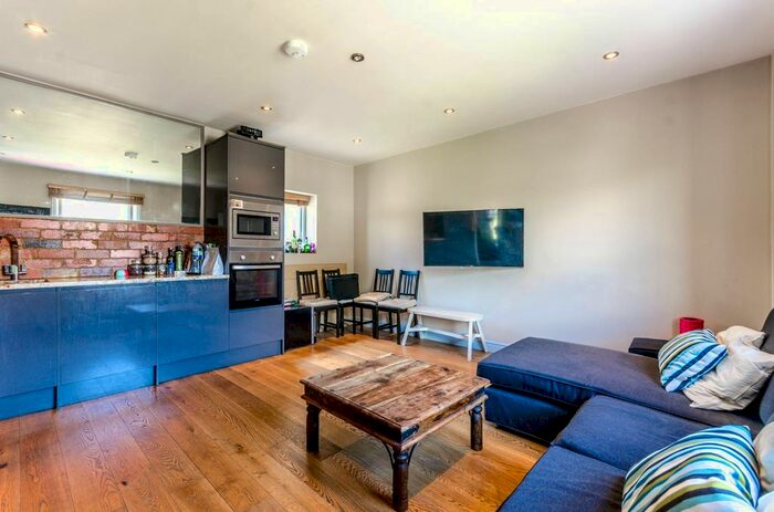 3 Bedroom Maisonette To Rent In Petherton Road, Highbury, London, N5