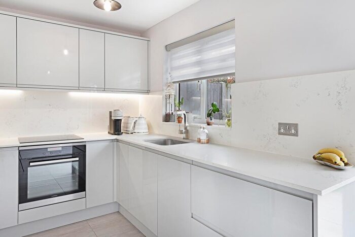 3 Bedroom End Of Terrace House For Sale In Clive Road, Enfield, EN1