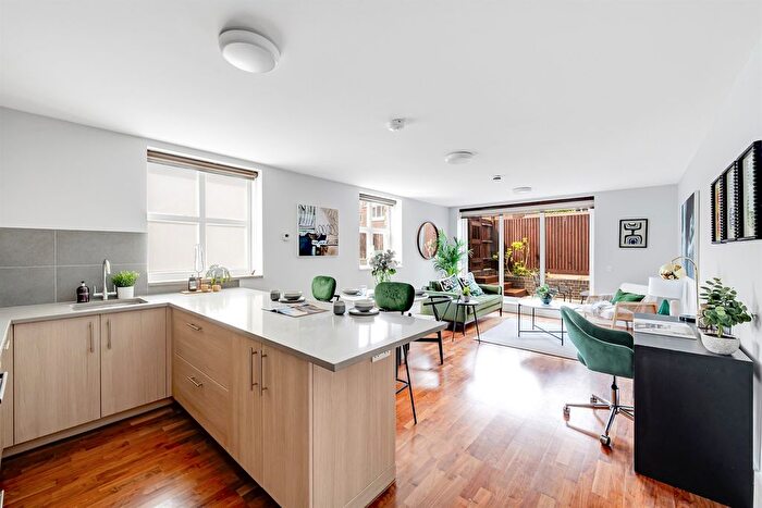 1 Bedroom Flat To Rent In North Road, TW8