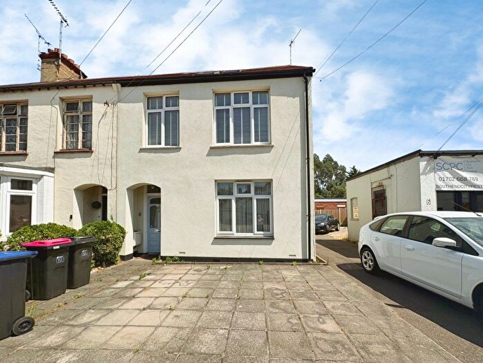 3 Bedroom Flat To Rent In Nelson Road, Leigh-On-Sea, SS9