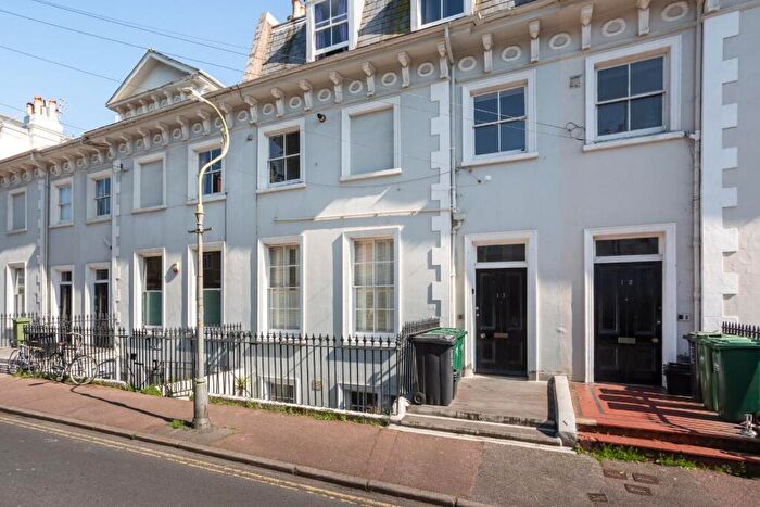 2 Bedroom Flat For Sale In Park Crescent, Brighton, BN2