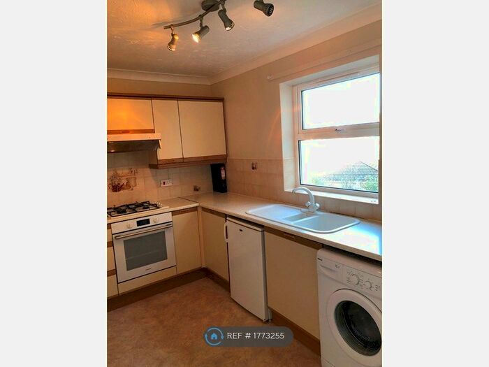 1 Bedroom Flat To Rent In Melbourne Court, Torquay, TQ1