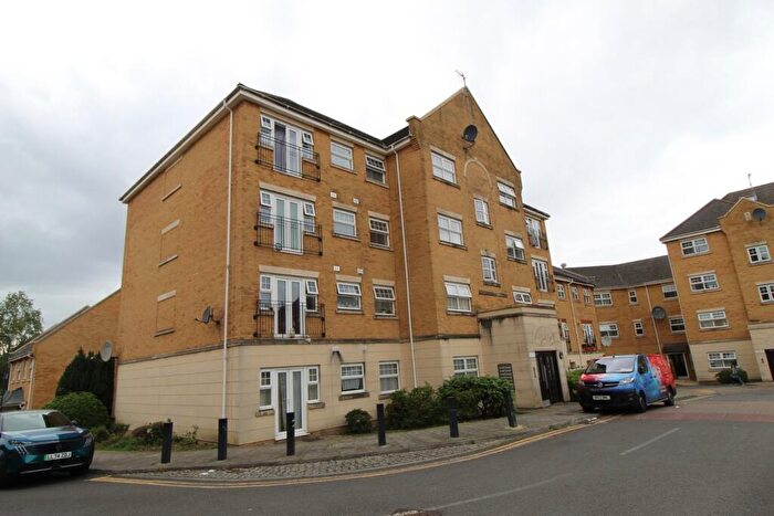 2 Bedroom Apartment To Rent In Scott Road, Edgware, HA8
