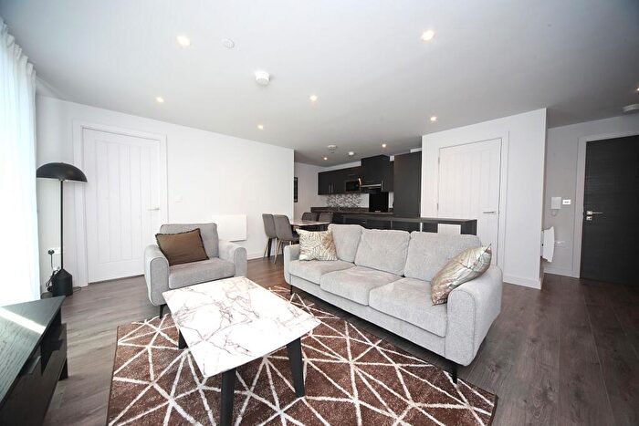 2 Bedroom Apartment To Rent In Bed Apartment With Parking In The Hive- Castle Street, Luton, LU1