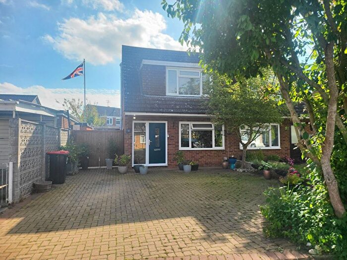 3 Bedroom Semi-Detached House For Sale In Trinity Road, Milton Keynes, MK12