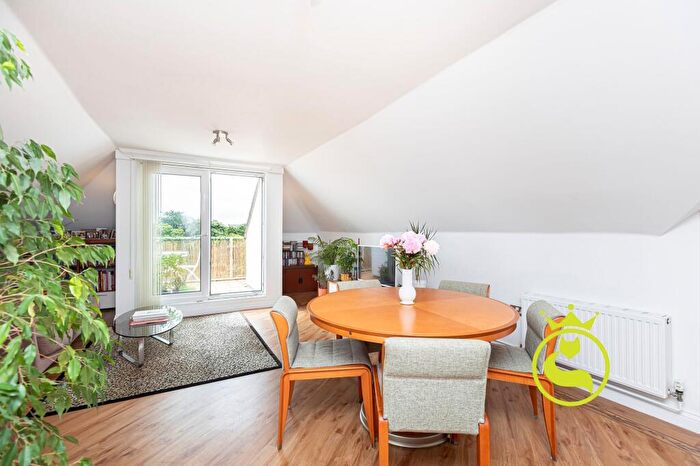 4 Bedroom Flat For Sale In Park Court, Bournemouth Road, BH14