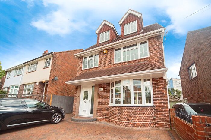 4 Bedroom Detached House For Sale In Weston Lane, Southampton, Hampshire, SO19