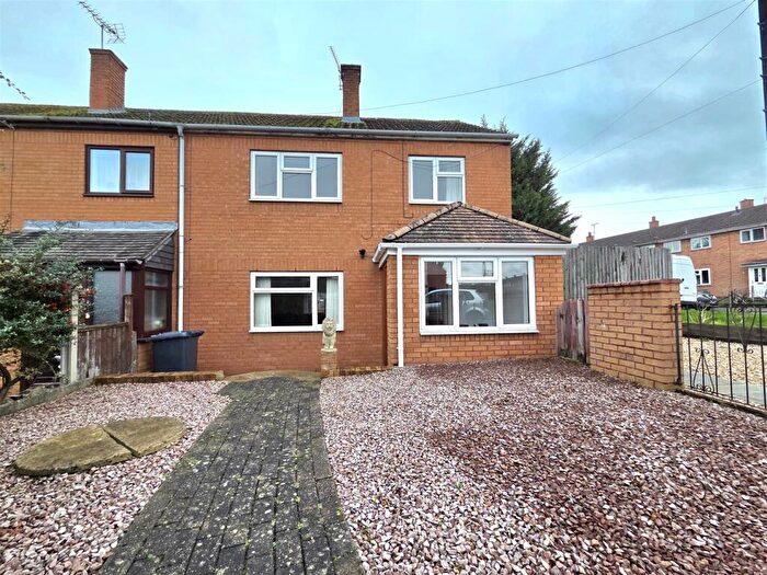 3 Bedroom End Of Terrace House For Sale In Badminton Road, Matson, Gloucester, GL4