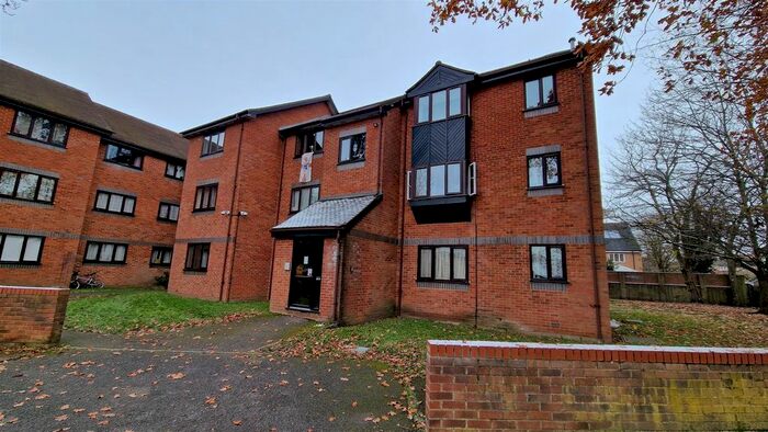 1 Bedroom Flat To Rent In Willenhall Drive, Hayes, UB3