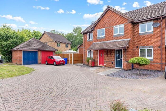 2 Bedroom Semi Detached House For Sale In Lyndsey Close, Farnborough, GU14