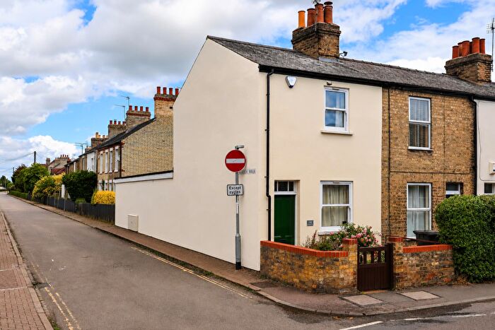 2 Bedroom End Of Terrace House For Sale In Victoria Road, Cambridge, CB4