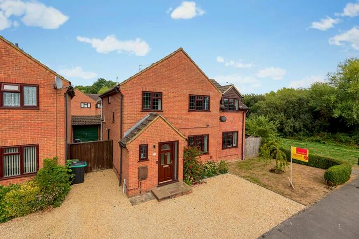 5 Bedroom Detached House For Sale In Theale, RG7