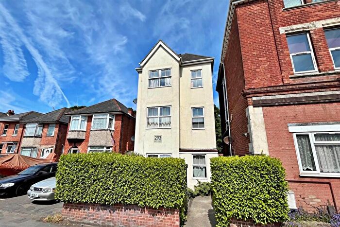 2 Bedroom Flat To Rent In Lower Parkstone, BH14