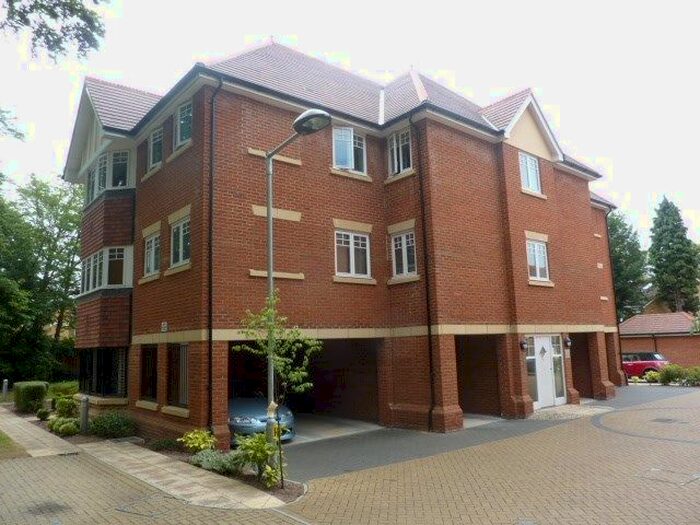 2 Bedroom Flat To Rent In Priory Fields, Watford, WD17