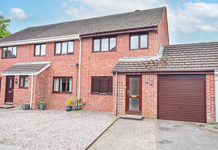 3 Bedroom Semi Detached House To Rent In Grindle Close, Thatcham, Berkshire, RG18