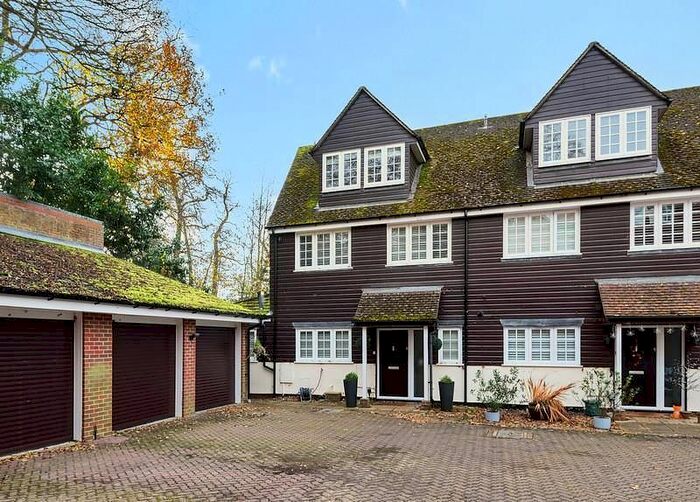 5 Bedroom End Of Terrace House For Sale In Home Farm Close, Ottershaw KT16