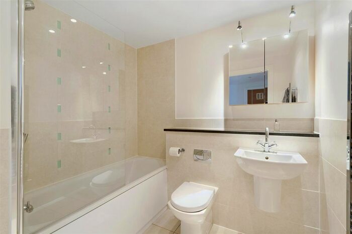 2 Bedroom Flat To Rent In Edgar Close, Kings Hill, ME19