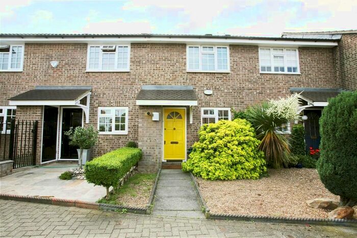 2 Bedroom Terraced House To Rent In College Gardens, Tooting Bec, SW17