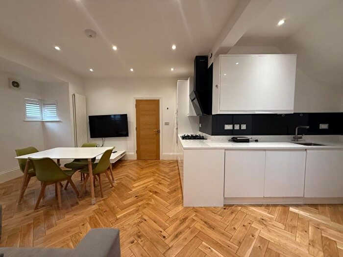 3 Bedroom Flat To Rent In Horn Lane, London, W3