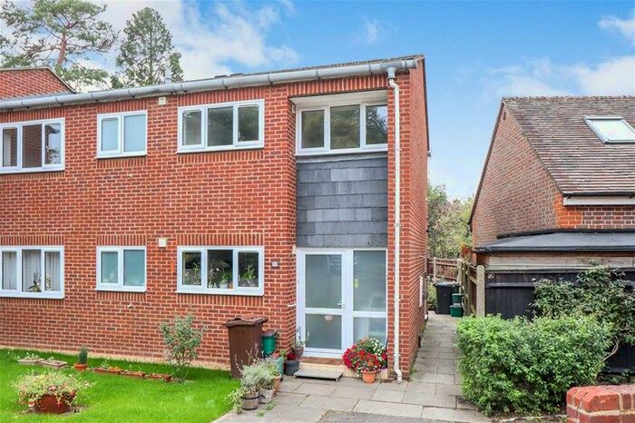 2 Bedroom Flat To Rent In Harding Close, Redbourn, AL3