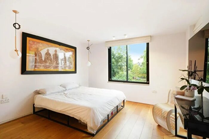 5 Bedroom Detached House To Rent In Brondesbury Park, London, NW2