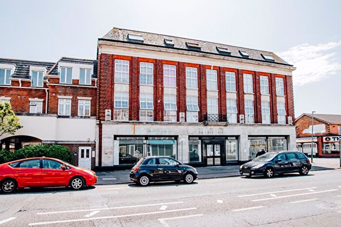 2 Bedroom Flat To Rent In Holdenhurst Road, Bournemouth, BH8