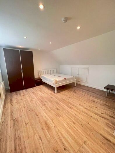 Flat To Rent In Wagtail Way, Orpington, BR5