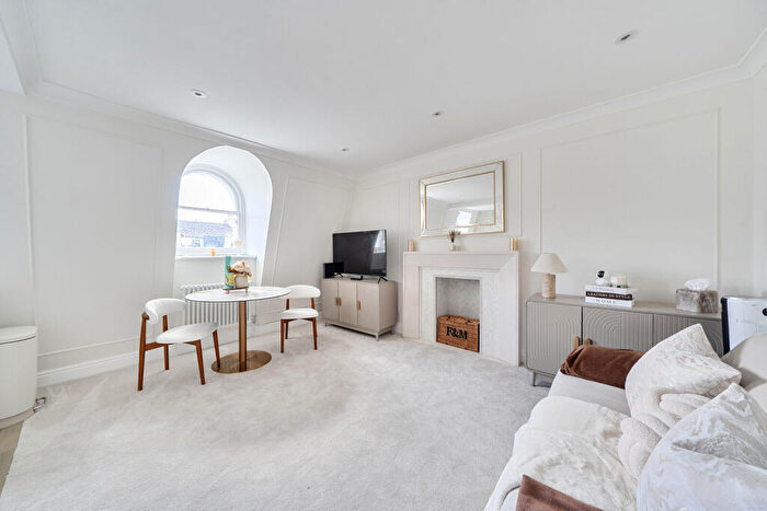 1 Bedroom Flat For Sale In Westgate Terrace, Chelsea, London, SW10