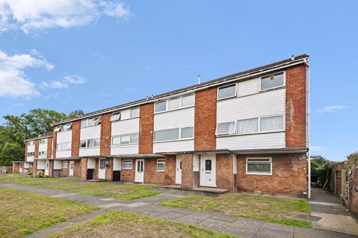 2 Bedroom Ground Maisonette For Sale In Harrogate Court, Langley, SL3