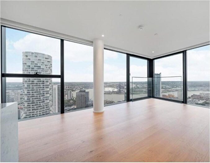 2 Bedroom Apartment To Rent In South Quay Plaza Marsh Wall, London, E14