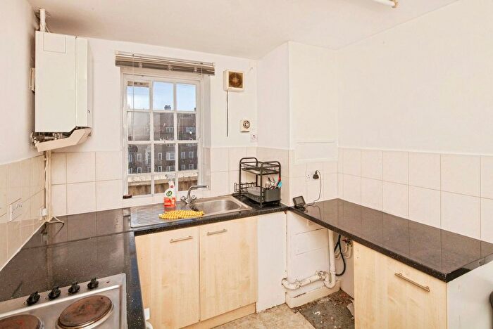 2 Bedroom Flat For Sale In Albion Avenue, London, SW8