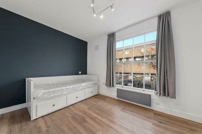 56 Bedroom Semi-Detached House To Rent In Ravens Way, London, SE12