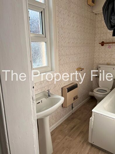 2 Bedroom Flat To Rent In Northenden Road, Sale, M33