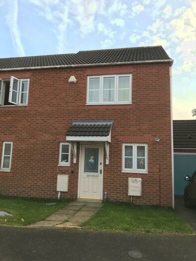2 Bedroom Town House To Rent In Ireton Close, Openwoodgate, DE56