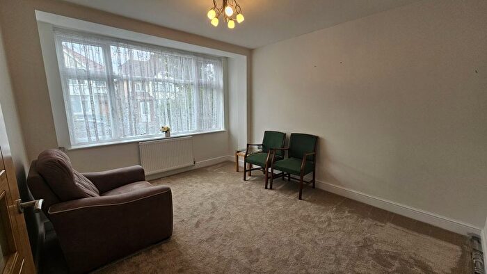 3 Bedroom Semi-Detached House To Rent In Beresford Avenue, Hanwell, W7