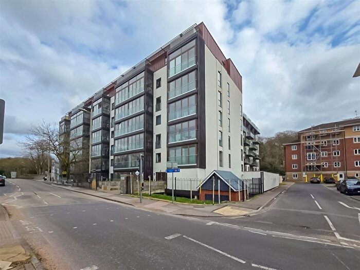 2 Bedroom Flat To Rent In Farnborough Road, Farnborough, GU14