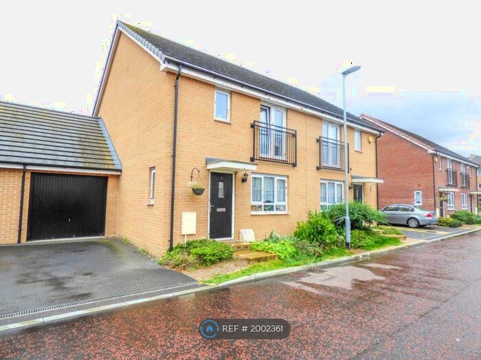 3 Bedroom Semi-Detached House To Rent In Wilmott Close, Basildon, SS14