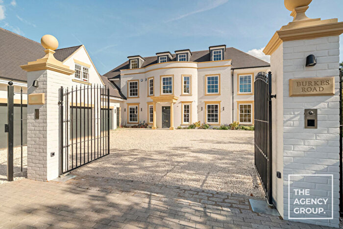4 Bedroom Town House For Sale In Burkes Road, Beaconsfield, HP9