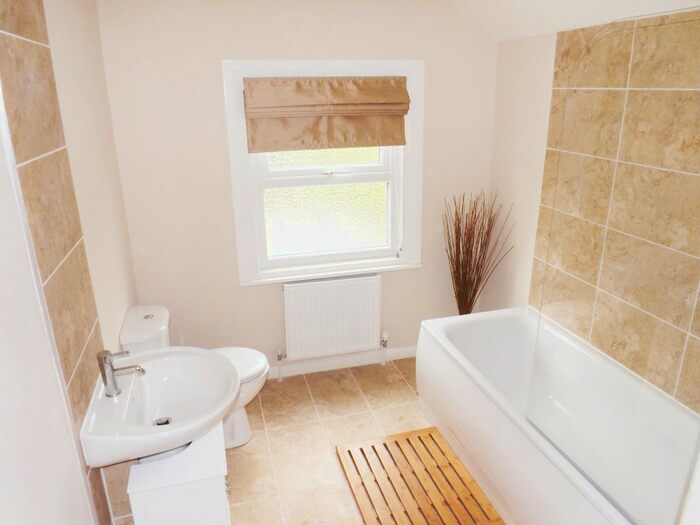 2 Bedroom End Of Terrace House For Sale In Amity Rd, Reading, Berkshire, RG1