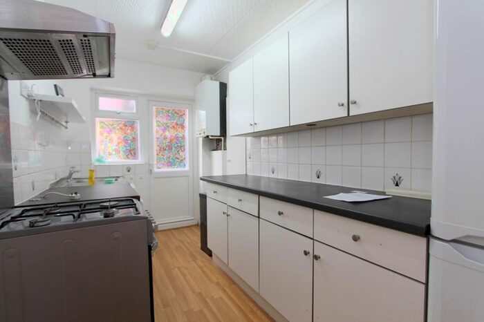 2 Bedroom Flat To Rent In Ferrymead Avenue, Greenford, UB6