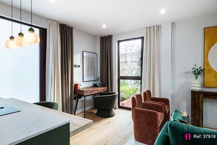 2 Bedroom Flat For Sale In Worple Road, London, SW20