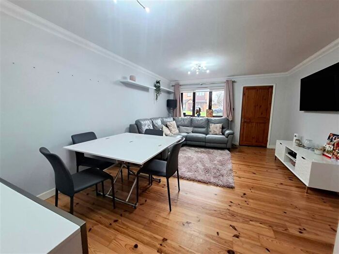 1 Bedroom Flat To Rent In Dowling Court, Hemel Hempstead, HP3