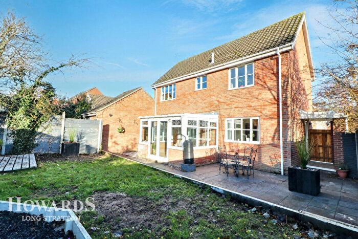 3 Bedroom Detached House For Sale In Cranes Meadow, Harleston, IP20