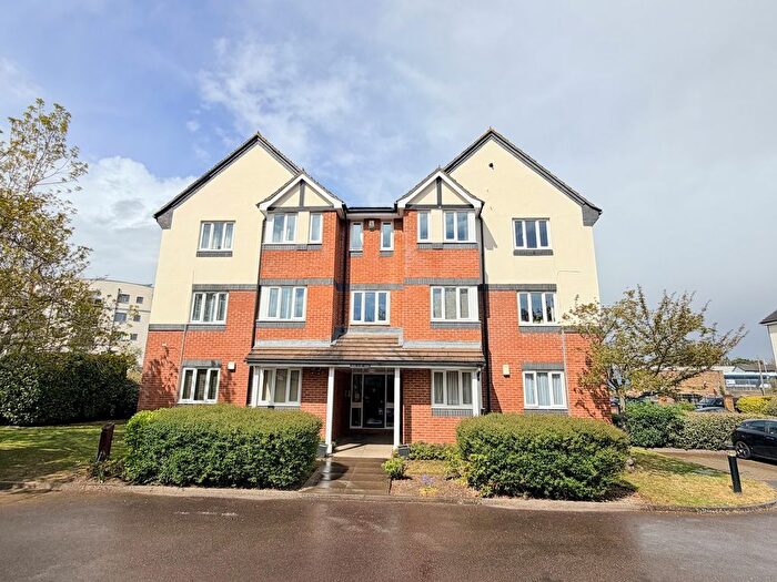 1 Bedroom Flat For Sale In Roydon Court, Walton-On-Thames, KT12