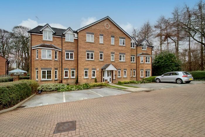 2 Bedroom Flat To Rent In Pennyfield Close, Leeds, West Yorkshire, LS6