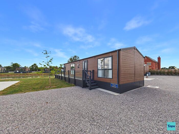 2 Bedroom Park Home For Sale In Coole Lane, Nantwich, CW5