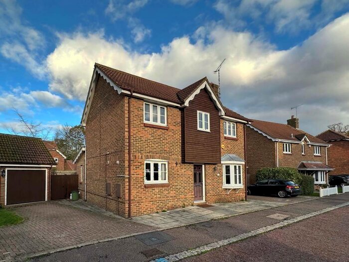 4 Bedroom House To Rent In Waltham Close, Hutton, Brentwood, CM13