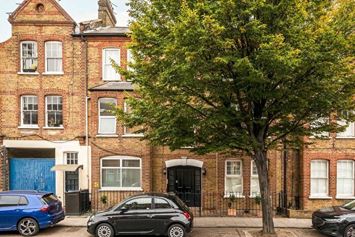 2 Bedroom Flat To Rent In Battersea, Clapham, SW8